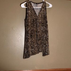 Sleeveless blouse with a zipper